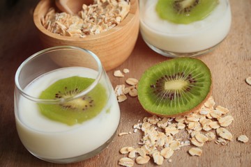 yogurt smoothie fresh kiwi