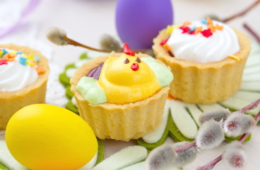  Spring chicken cupcakes with Easter eggs