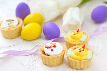  Spring chicken cupcakes with Easter eggs