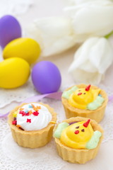  Spring chicken cupcakes with Easter eggs