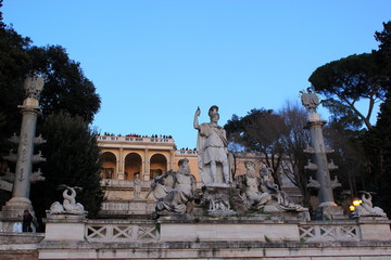 Fototapeta premium Rom: Blick von der Piazza del Popolo auf den Hügel Pincio mit der Treppe (Italien)