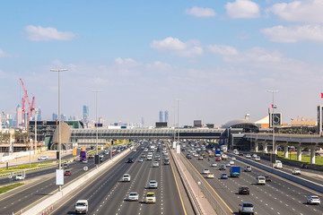 Obraz premium Nowoczesna autostrada w Dubaju