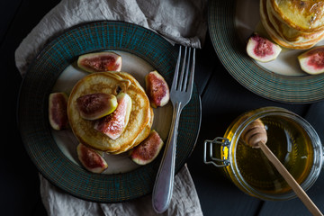 Pancakes with honey and figs