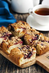 Blackcurrant crumble cake