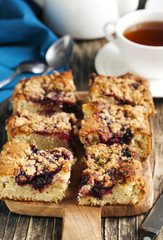 Blackcurrant crumble cake