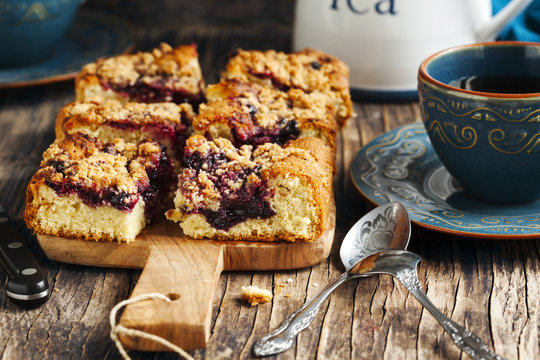 Blackcurrant Crumble Cake