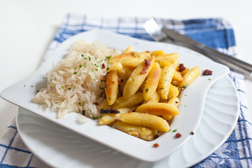 Schupfnudeln mit Speck und Sauerkraut
