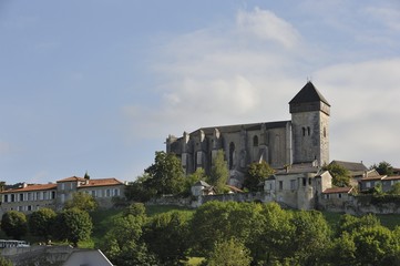 Fototapeta na wymiar cathédrale Sainte Marie de St Bertrand de Comminges 31 Haute Garonne sur le chemin de St jacques de Compostelle