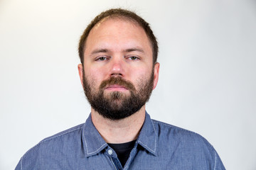 Obraz premium Man in Mid 30s Poses for Studio Portrait