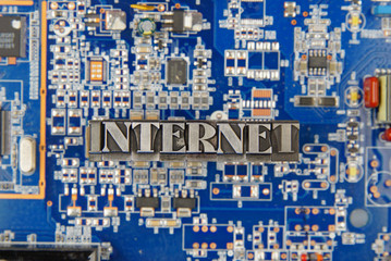 Internet / caracteres d'imprimerie en plomb 
