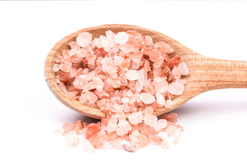 Fototapeta na wymiar himalayan pink salt isolated on white