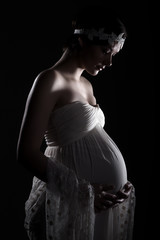 Schwangere Frau im Schatten Porträt