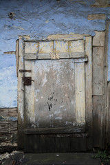 Stare drzwi z napisem Pan i Pani