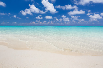 Fototapeta na wymiar Beautiful ocean beach on Maldives