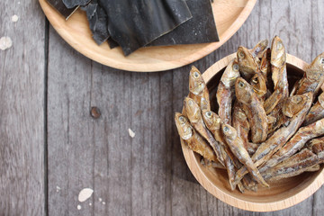 Dried seaweed a fish