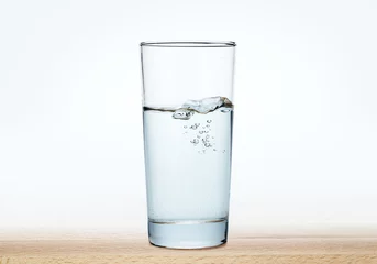 Fotobehang water in glas © Alex