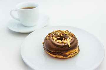 チョコレートドーナツとコーヒー