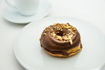 チョコレートドーナツとコーヒー