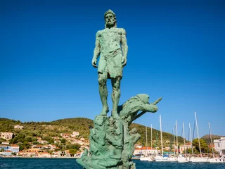 Papier Peint photo Monument historique The statue of Odysseus in Ithaca island, Greece