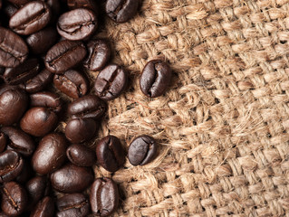 Naklejka premium coffee beans on canvas,Selective focus coffee beans,vintage col