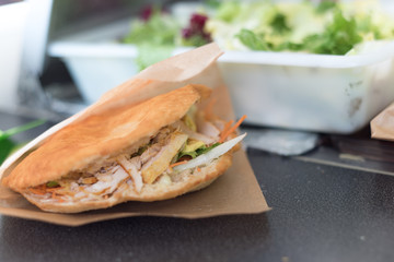 sandwichs chauds, bokits, crudités