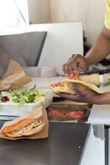 sandwichs chauds, bokits, crudités