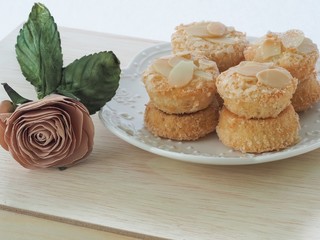 Eponge, Sponge Balls Filled With Raspberry Jam Covered With Sliced Almonds