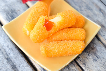 Mozzarella fried with tomato sauce