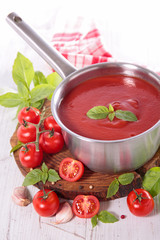 tomato sauce with ingredient