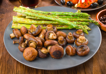 vegetable combination plate of asparagus and mushrooms