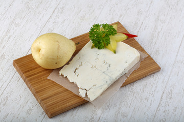 Gorgonzola cheese with pear