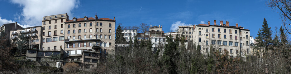 Fototapeta na wymiar immobilié ville de Thiers