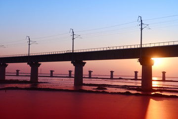 The sea of the railway bridge