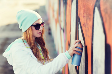 teenage girl drawing graffiti with spray paint - obrazy, fototapety, plakaty