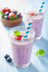healthy strawberry blueberry smoothie with chia seed