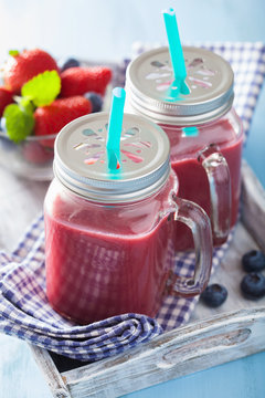 healthy strawberry blueberry smoothie in mason jars