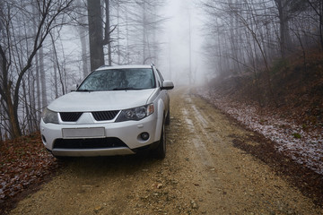 Plakat SUV offroad on a foggy day