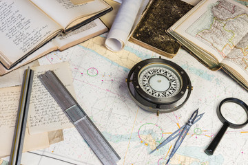 Karte, Kompass, Lupe, Rechenschieber