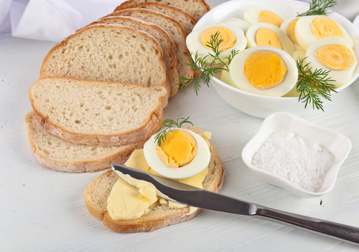  breakfast with boiled eggs