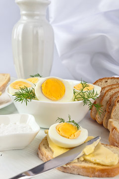 breakfast with boiled eggs