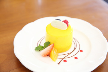 apricot coulis cake