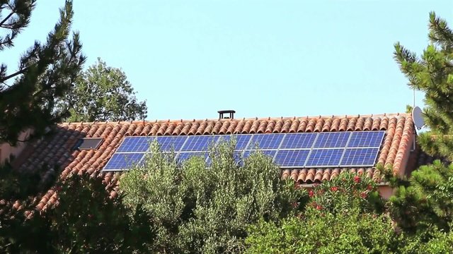 Capteurs solaires sur maison individuelle