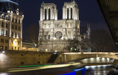 Fototapeta na wymiar The Notre Dame cathedra in evening l, Paris, France.