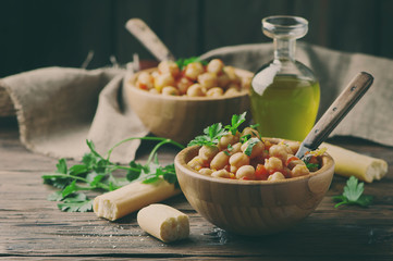 Vegeterian cooked chickpea with tomato and parsley