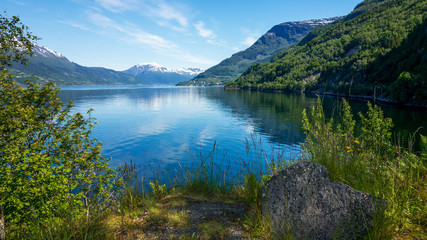 Fototapeta na wymiar Mountain lake in Norway