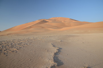 Fototapeta na wymiar perspective view of sand dunes