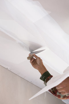 hand of worker using gypsum plaster ceiling joints