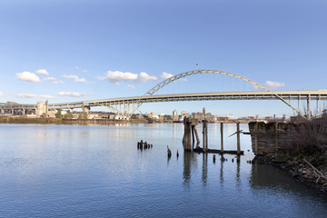 Naklejka premium Fremont Bridge with Blue Sky