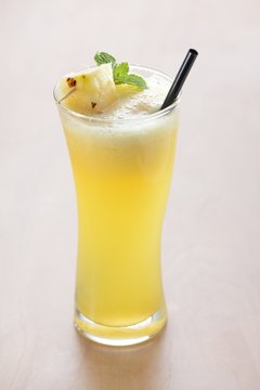 pineapple juice and pineapple smoothie 