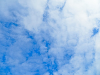 Clouds inthe blue sky